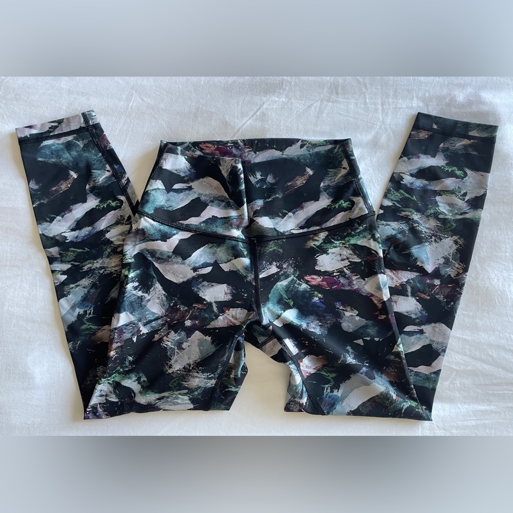 LULULEMON | Wunder Under High-Rise Tight 25' *Full-On Luxtreme, Size 6 - Picture 3 of 9